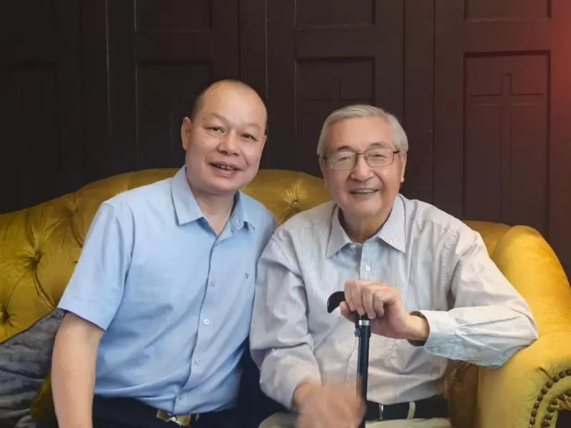 Reunião com o acadêmico do CAS Xu Zhihong para explorar a tecnologia de biofabricação de Anoectochilus e obter sua inscrição exclusiva para Xinquan Shibawan Ice Snow Anoectochilus